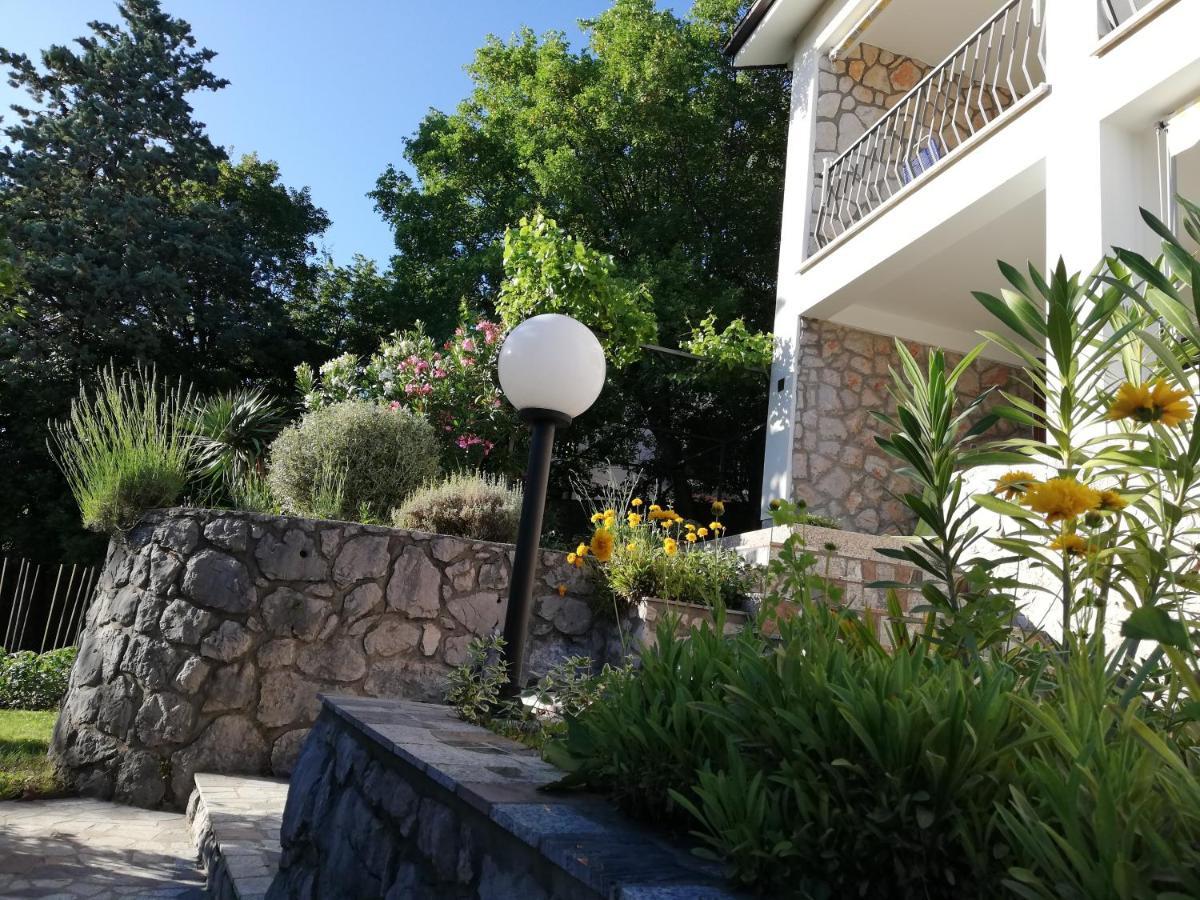 Apartments 4U Omišalj Buitenkant foto