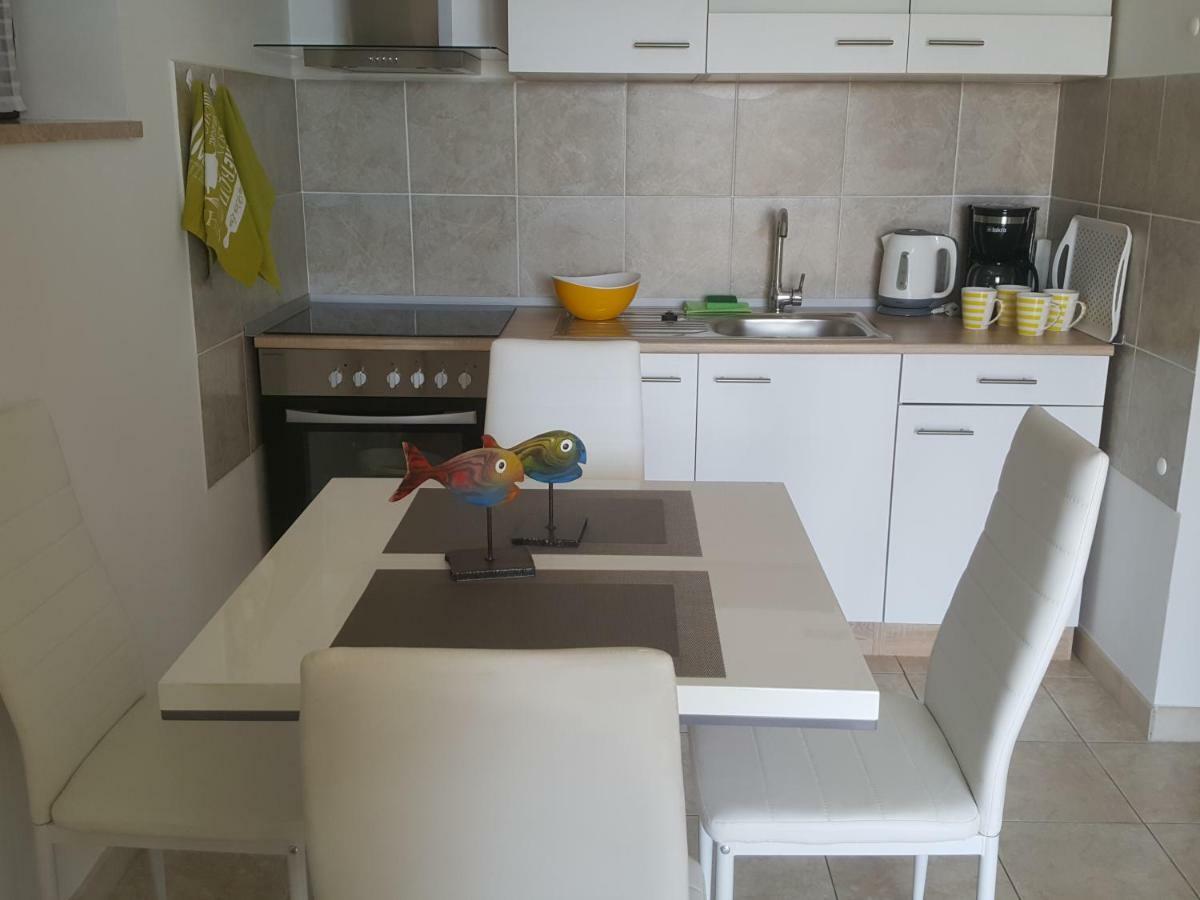 Apartments 4U Omišalj Buitenkant foto