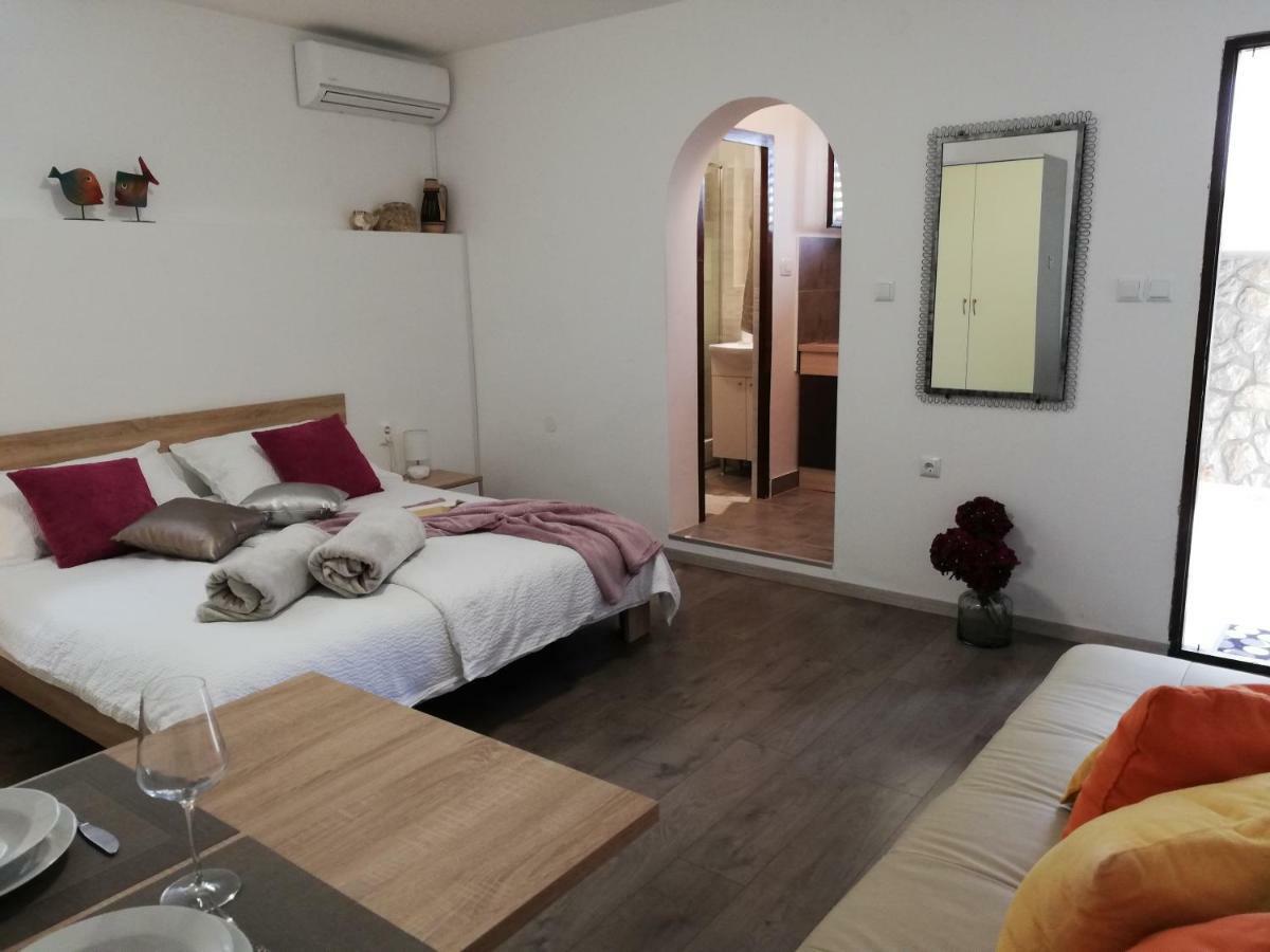 Apartments 4U Omišalj Buitenkant foto